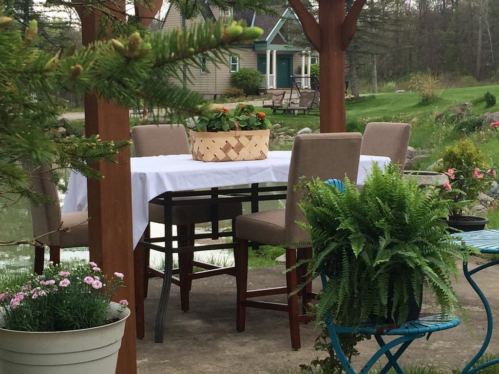 Spruce Hill Inn & Cottages Mansfield Bagian luar foto